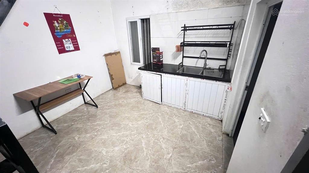 Cho thuê nhà trường chinh gần ngã tư sở, dt 18m² x 2 tầng, đủ đồ cơ bản, nhà sạch đẹp, ở ngay