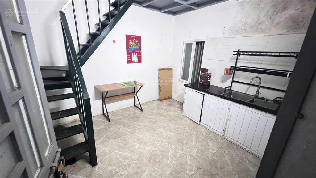 Cho thuê nhà trường chinh gần ngã tư sở, dt 18m² x 2 tầng, đủ đồ cơ bản, nhà sạch đẹp, ở ngay