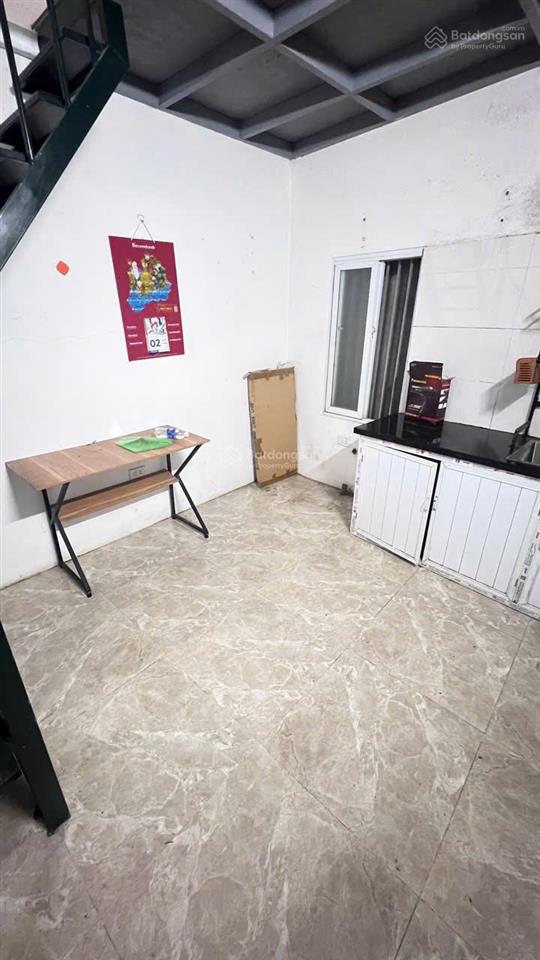 Cho thuê nhà trường chinh gần ngã tư sở, dt 18m² x 2 tầng, đủ đồ cơ bản, nhà sạch đẹp, ở ngay