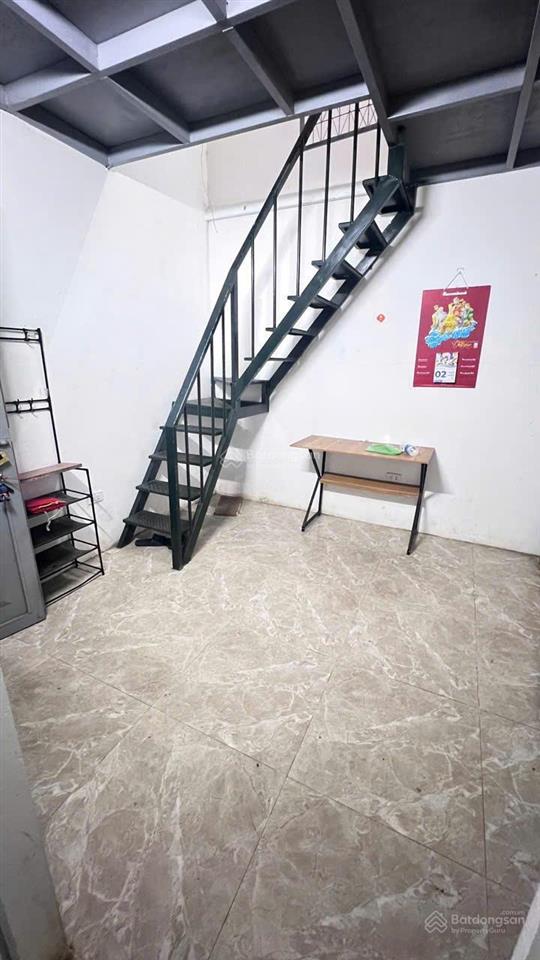 Cho thuê nhà trường chinh gần ngã tư sở, dt 18m² x 2 tầng, đủ đồ cơ bản, nhà sạch đẹp, ở ngay