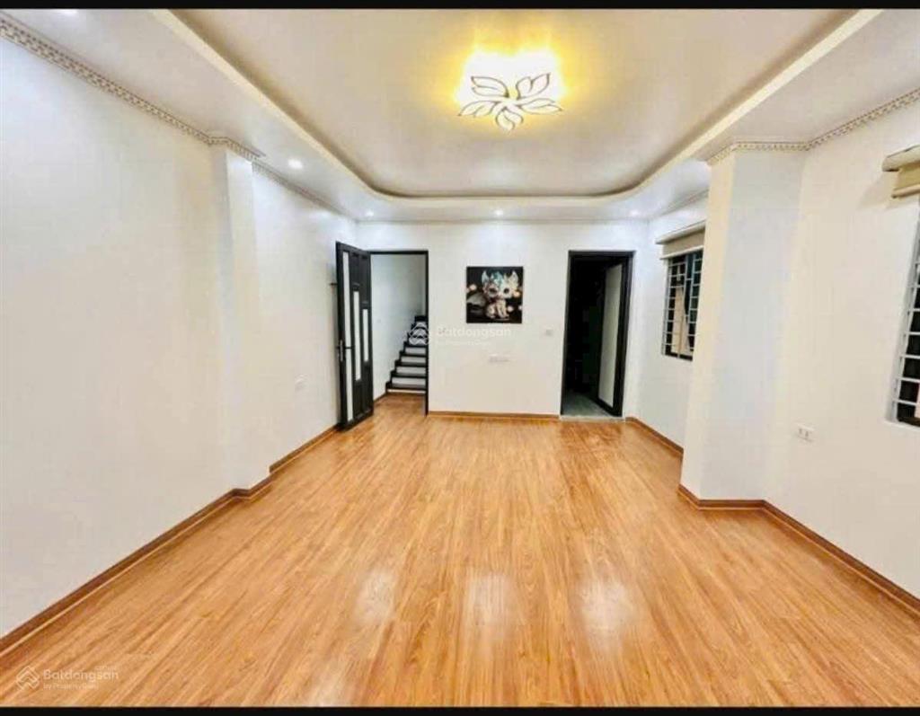 Hơn 11 tỷ cí nhà đẹp trung kính  cầu giấy  dtsd 36m  5 tầng  mt8m  vị trí đẹp  full nội thất