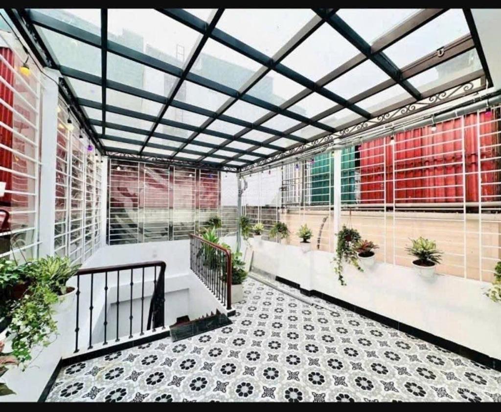 Hơn 11 tỷ cí nhà đẹp trung kính  cầu giấy  dtsd 36m  5 tầng  mt8m  vị trí đẹp  full nội thất