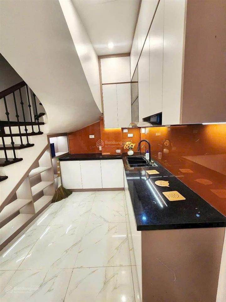 Hơn 11 tỷ cí nhà đẹp trung kính  cầu giấy  dtsd 36m  5 tầng  mt8m  vị trí đẹp  full nội thất
