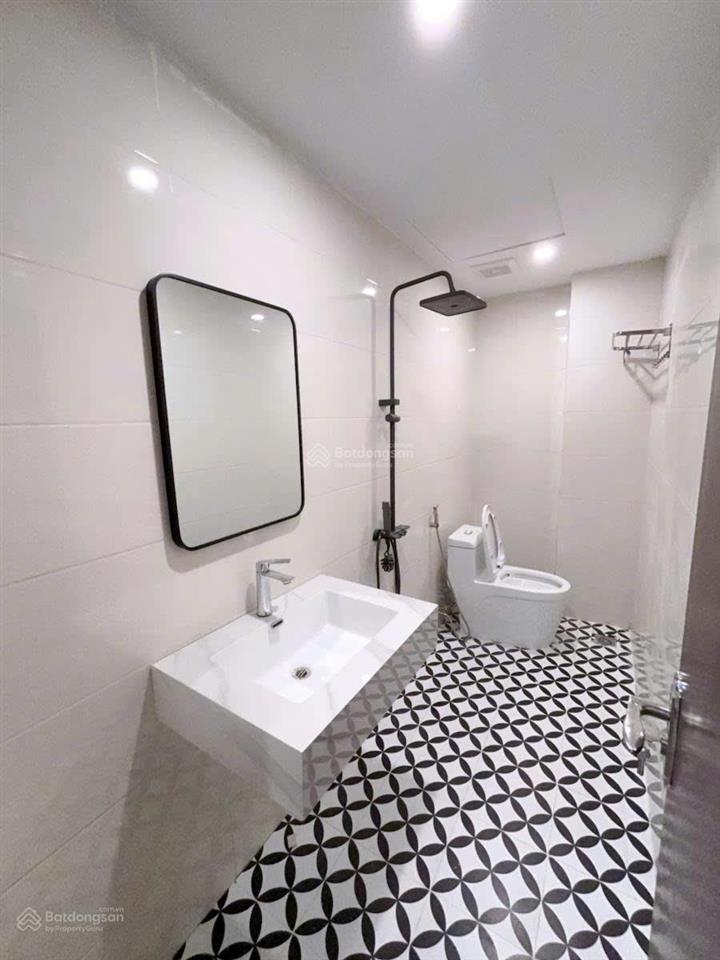 8.x tỷ có nhà đẹp  ngã 5 ô chợ dừa  đống đa  29m 4 tầng  mt3,7m  vị trí đẹp gần phố