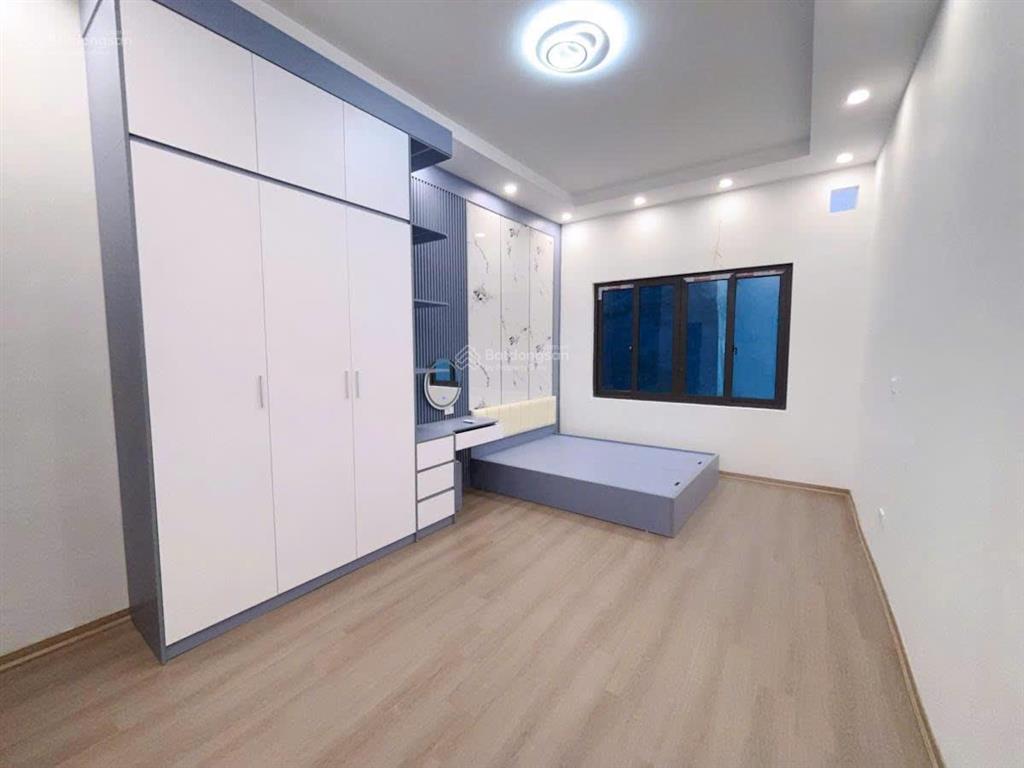 8.x tỷ có nhà đẹp  ngã 5 ô chợ dừa  đống đa  29m 4 tầng  mt3,7m  vị trí đẹp gần phố