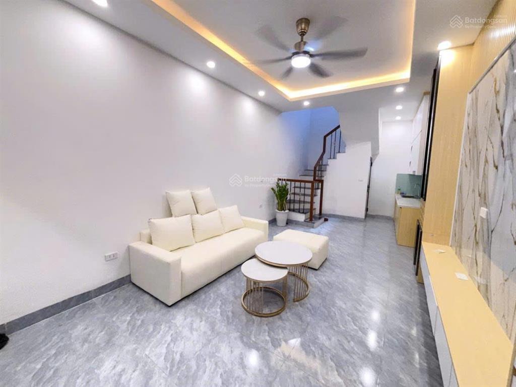 8.x tỷ có nhà đẹp  ngã 5 ô chợ dừa  đống đa  29m 4 tầng  mt3,7m  vị trí đẹp gần phố