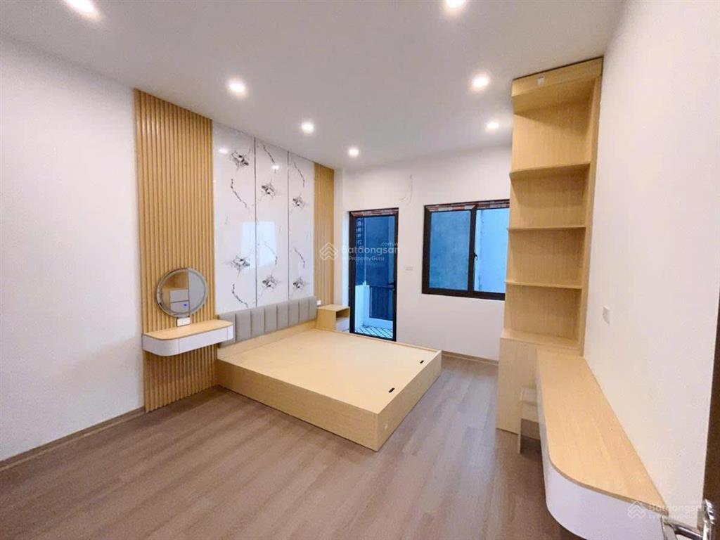 8.x tỷ có nhà đẹp  ngã 5 ô chợ dừa  đống đa  29m 4 tầng  mt3,7m  vị trí đẹp gần phố