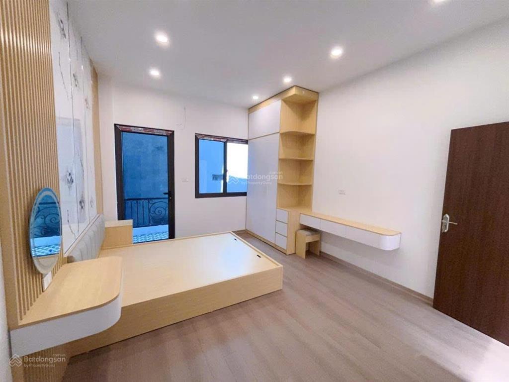 8.x tỷ có nhà đẹp  ngã 5 ô chợ dừa  đống đa  29m 4 tầng  mt3,7m  vị trí đẹp gần phố