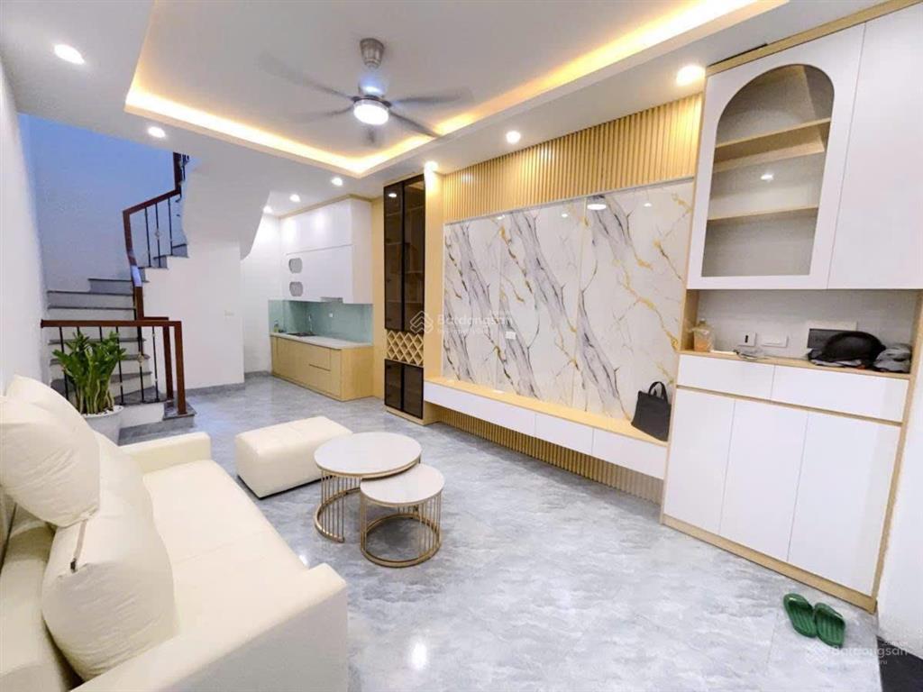 8.x tỷ có nhà đẹp  ngã 5 ô chợ dừa  đống đa  29m 4 tầng  mt3,7m  vị trí đẹp gần phố