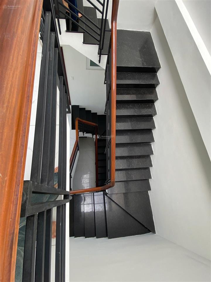 Cho thuê nhà nguyên căn có đất trống 2300m2 mặt tiền đường ql51