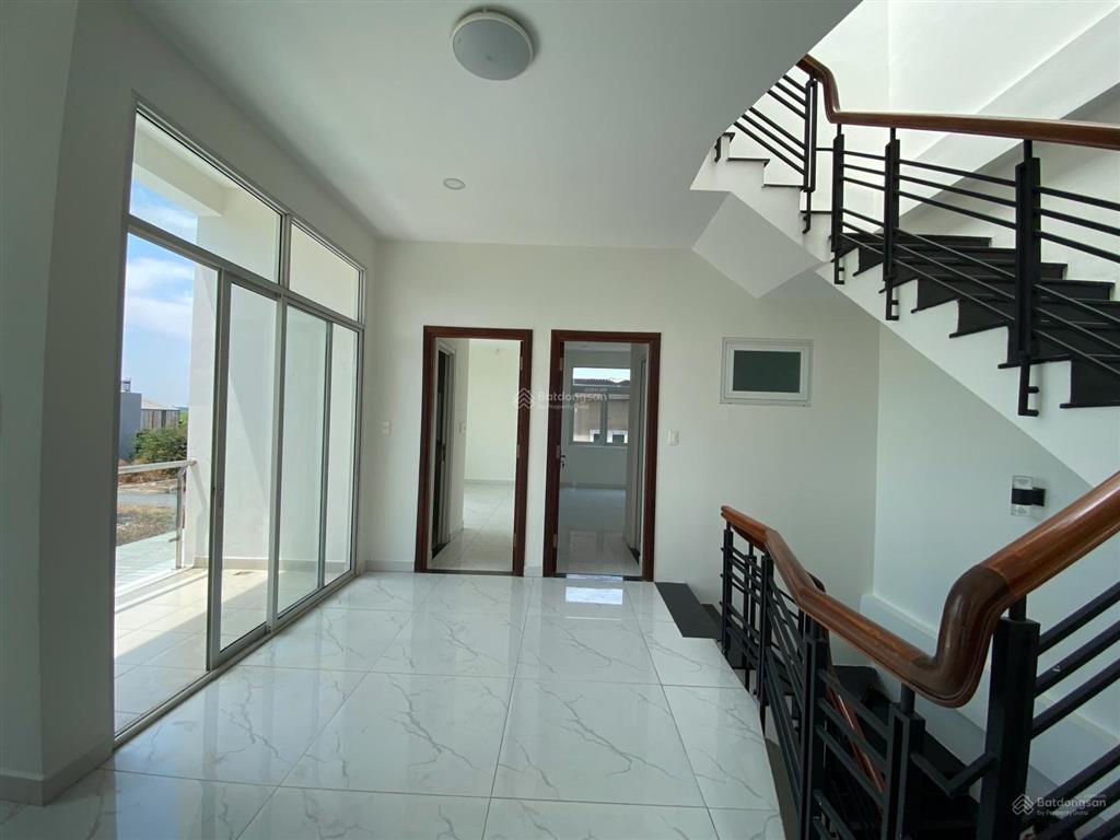 Cho thuê nhà nguyên căn có đất trống 2300m2 mặt tiền đường ql51