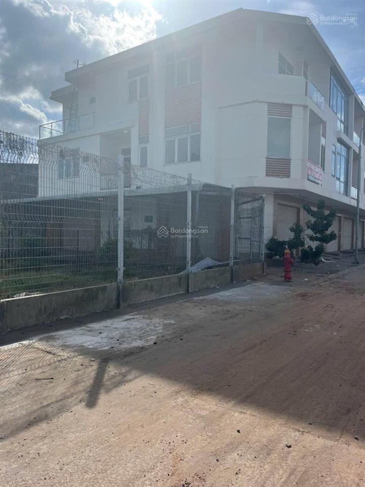 Cho thuê nhà nguyên căn có đất trống 2300m2 mặt tiền đường ql51