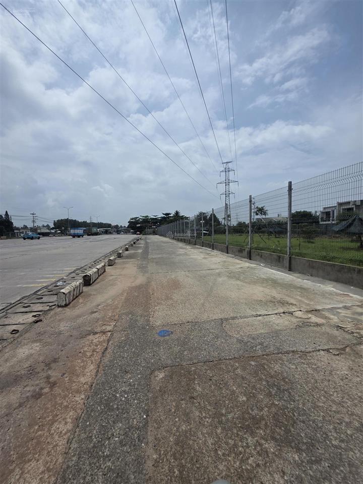 Cho thuê nhà nguyên căn có đất trống 2300m2 mặt tiền đường ql51