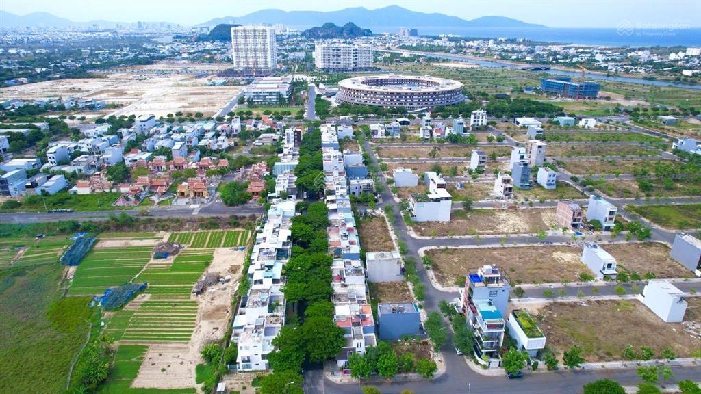 Siêu phẩm 144m2 hướng đông  trung tâm fpt chỉ 6,7 tỷ