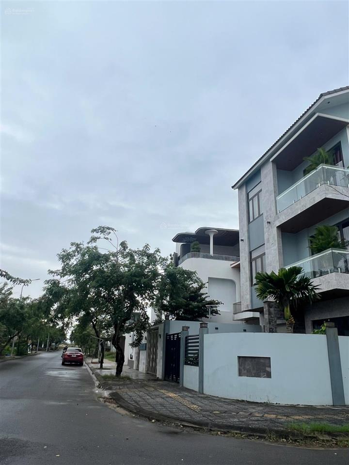 Bán lô đất 180m2 trung tâm fpt  phân khu biệt thự | giá tốt