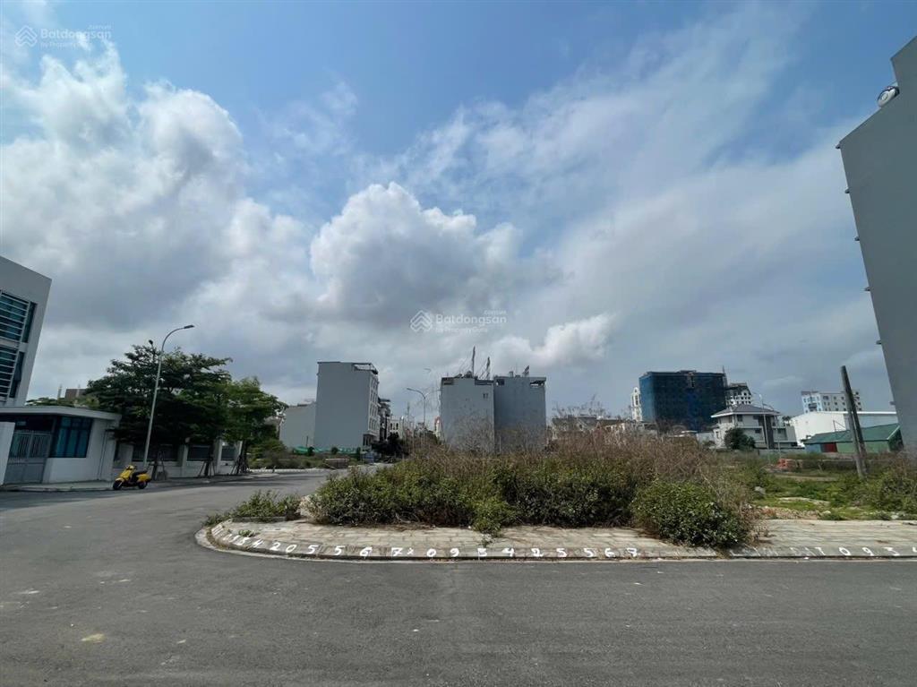 Càn chuyển nhượng lô đất lô 26 lê hồng phong  ngô quyền . diện tích 111m ngang 7.4m  hướng đn
