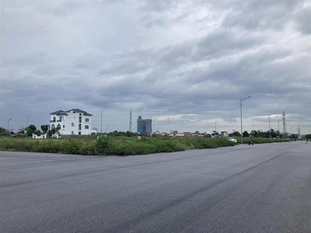Mặt đường 30m tđc đồng bồ có duy nhất 1 lô biệt thự
thửa đất duy nhất nằm trên trục đường rộng 30m