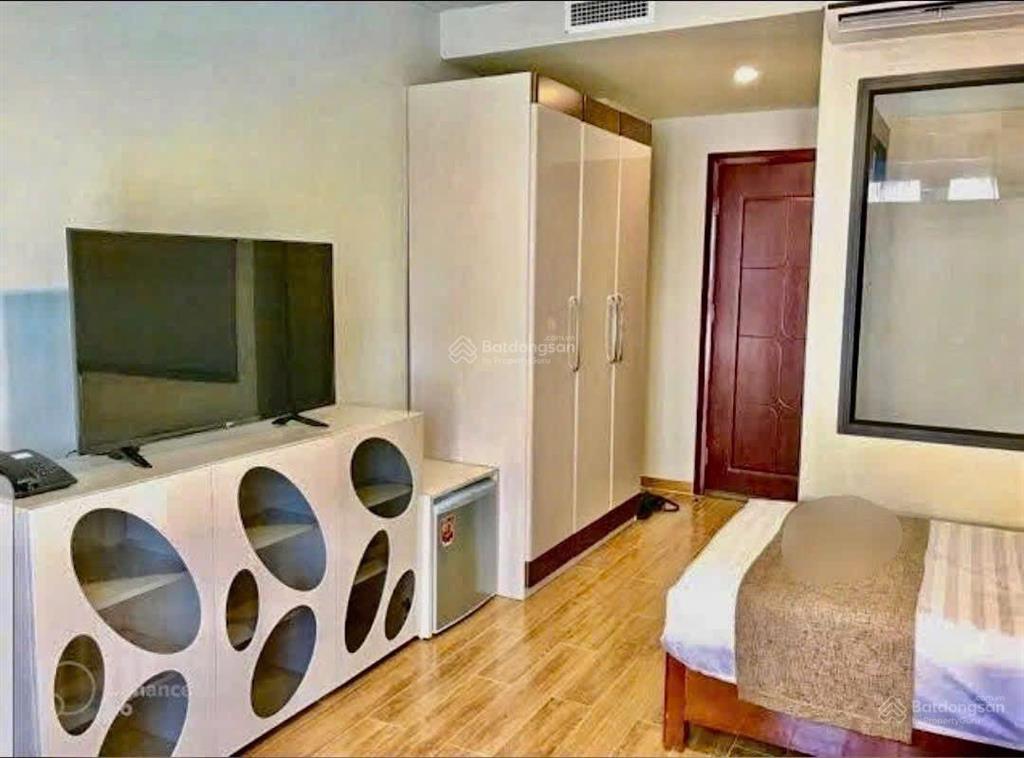 Bán khách sạn mặt đường lê hồng phong 6.5 tầng 29 phòng mặt tiền 12m hai mặt đường. giá rẻ nhất