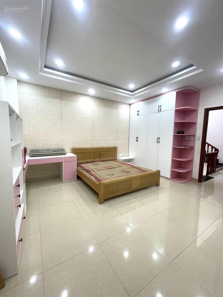 Nhà quốc lộ 13 hiệp bình phước 4 tầng  8 tỷ 2  hẻm xe hơi
