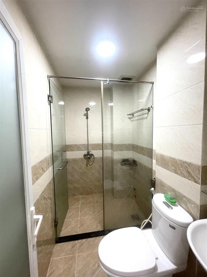 Nhà quốc lộ 13 hiệp bình phước 4 tầng  8 tỷ 2  hẻm xe hơi