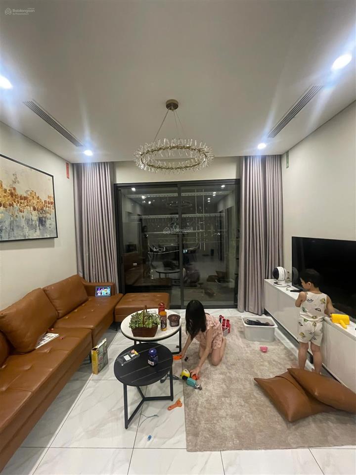 Bán gấp căn 3 ngủ tầng trung toà e2, full đồ , xem được pháo hoa. đã có sổ đỏ. 0988 155 ***