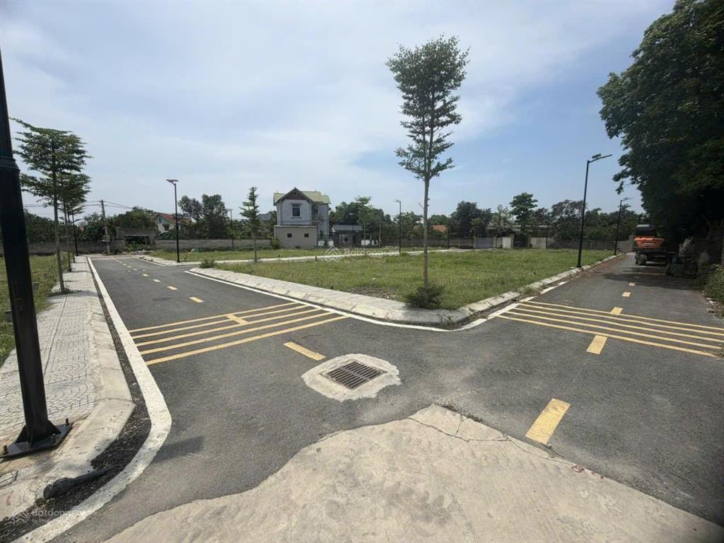 Loanh quanh hơn 2 tỷ đất đẹp thủy xuân tiên, hà nội