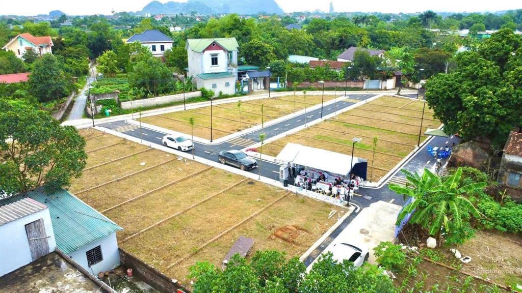 Loanh quanh hơn 2 tỷ đất đẹp thủy xuân tiên, hà nội