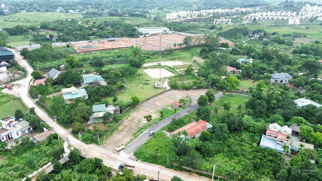 Đất đẹp loanh quanh hơn 2 tỷ tại nhuận trạch  lương sơn  hòa bình