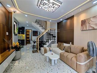 Ngay phố thời trang trần quang diệu,5pn full nội thất cho thuê 30tr tháng,7.xty tl