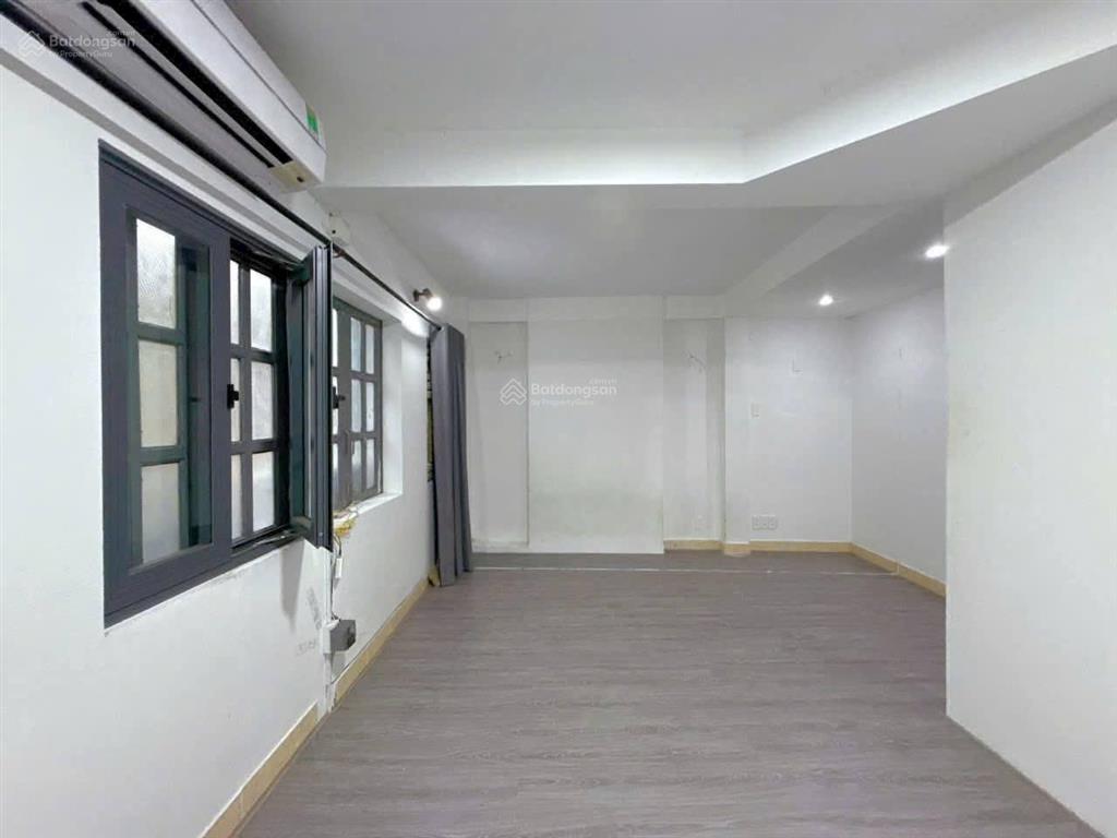 Chỉ 6.xtynhà 5 tầng 4pn 40m2 sát mặt tiền huỳnh văn bánh,phú nhuận