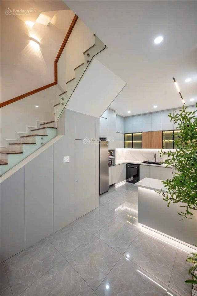 Nhỉnh 9ty ,nhà đẹp mới gần 50m2 4 tầng kts thiết kế,sát mặt tiền lê văn sỹ phú nhuận