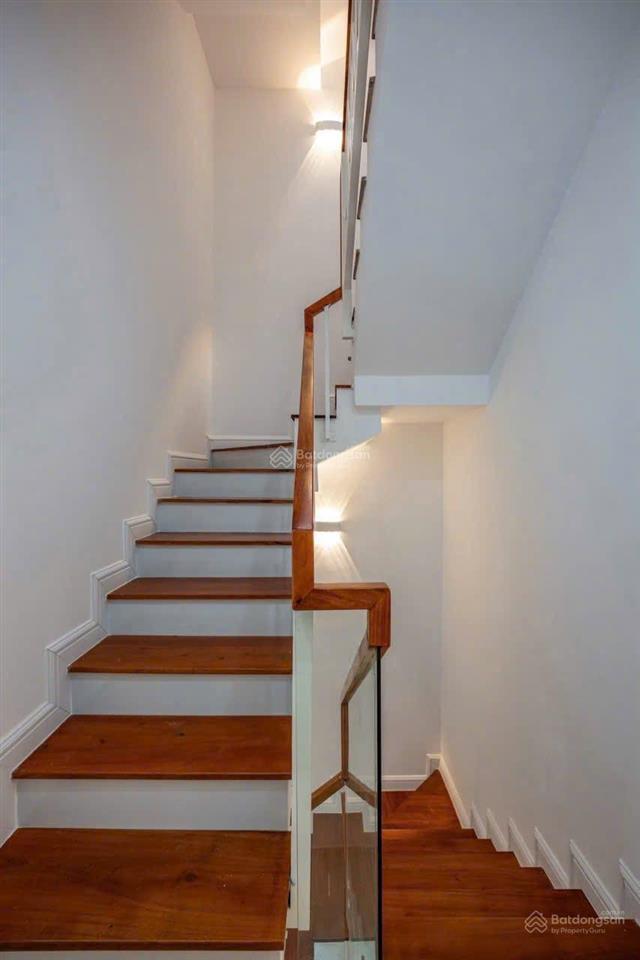 Nhỉnh 9ty ,nhà đẹp mới gần 50m2 4 tầng kts thiết kế,sát mặt tiền lê văn sỹ phú nhuận