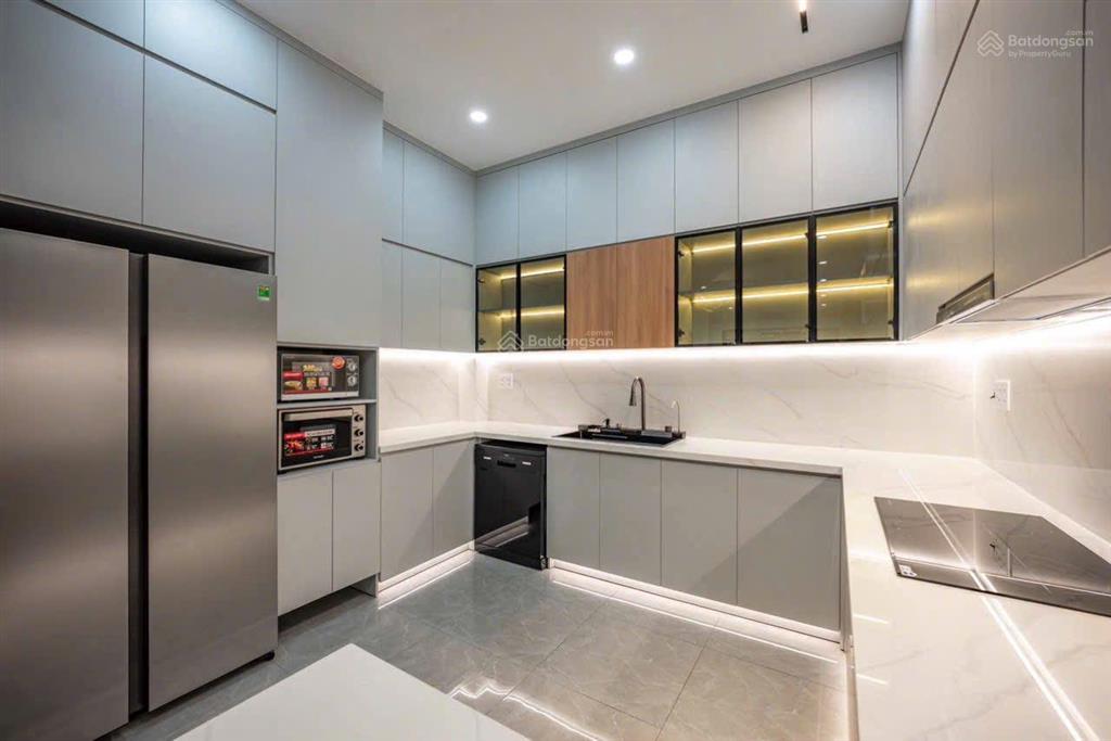 Nhỉnh 9ty ,nhà đẹp mới gần 50m2 4 tầng kts thiết kế,sát mặt tiền lê văn sỹ phú nhuận