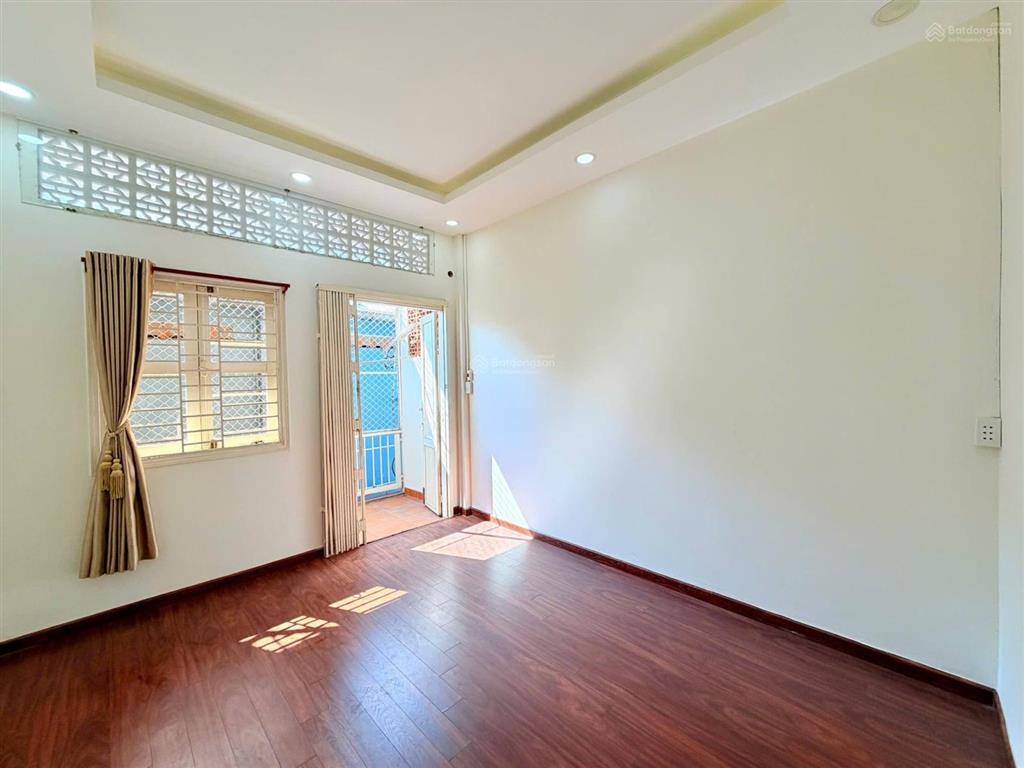 Chi 6. x tỷ  nhà 50m2 rất mới khu phan xích long phú nhuận, hẻm thông tứ tung, chủ gấp bán