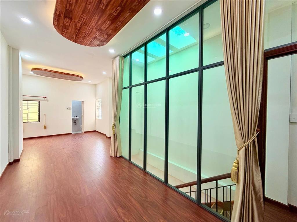 Chi 6. x tỷ  nhà 50m2 rất mới khu phan xích long phú nhuận, hẻm thông tứ tung, chủ gấp bán