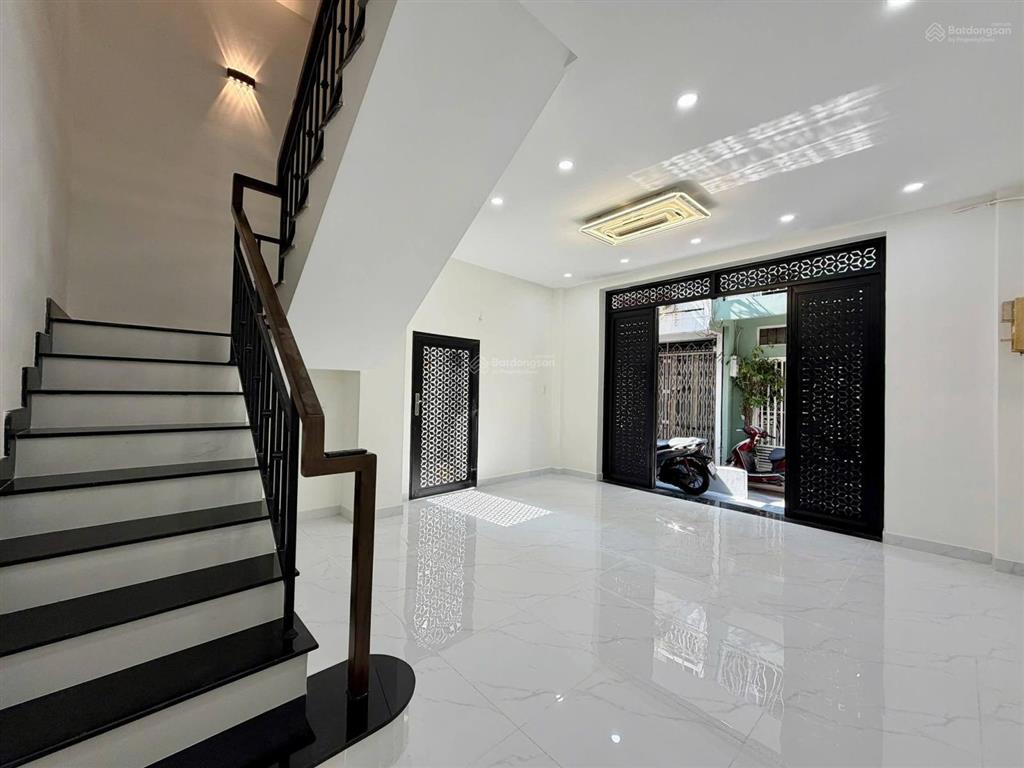 Nhỉnh 8ty,nhà mới 5pn gần 60m2 sát hẻm xe hơi thông ,gần chợ cây quéo ,phú nhuận