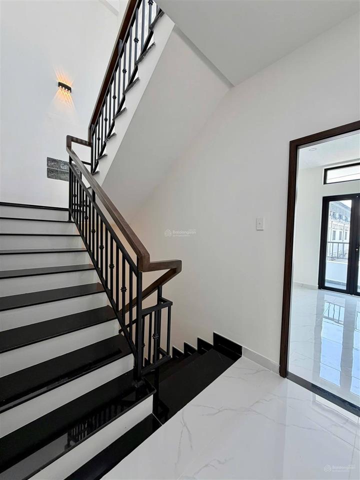 Nhỉnh 8ty,nhà mới 5pn gần 60m2 sát hẻm xe hơi thông ,gần chợ cây quéo ,phú nhuận