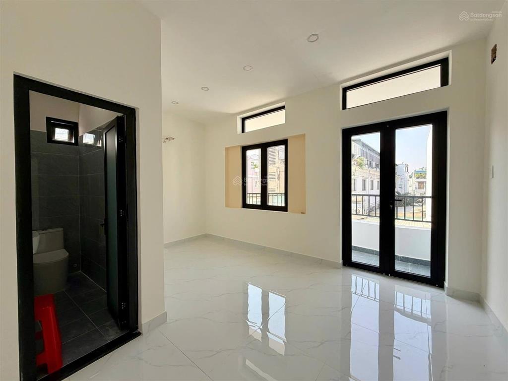 Nhỉnh 8ty,nhà mới 5pn gần 60m2 sát hẻm xe hơi thông ,gần chợ cây quéo ,phú nhuận