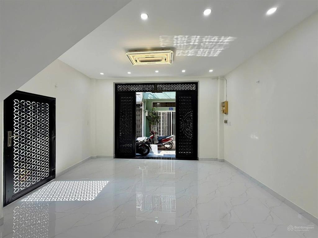 Nhỉnh 8ty,nhà mới 5pn gần 60m2 sát hẻm xe hơi thông ,gần chợ cây quéo ,phú nhuận