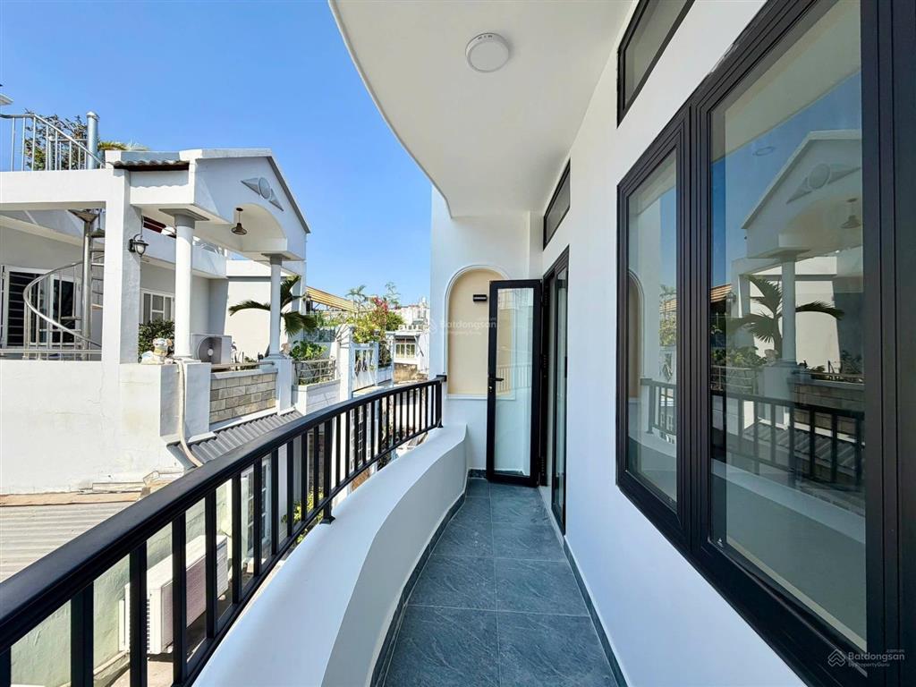 Nhỉnh 8ty,nhà mới 5pn gần 60m2 sát hẻm xe hơi thông ,gần chợ cây quéo ,phú nhuận