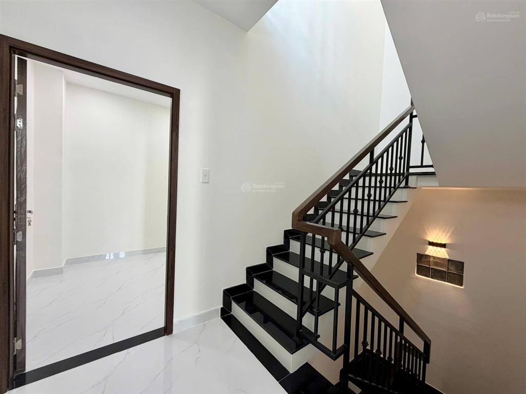 Nhỉnh 8ty,nhà mới 5pn gần 60m2 sát hẻm xe hơi thông ,gần chợ cây quéo ,phú nhuận