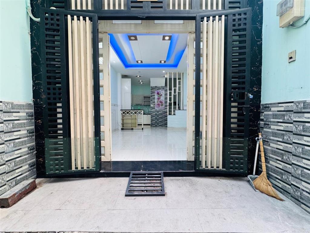 Nhỉnh 6tynhà 5 tầng 4pn ngay phan đình phùng phú nhuận,cho thuê 30tr/th