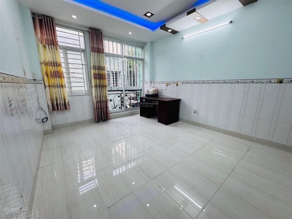 Nhỉnh 6tynhà 5 tầng 4pn ngay phan đình phùng phú nhuận,cho thuê 30tr/th