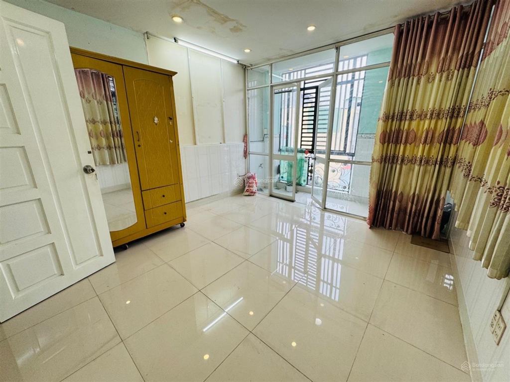 Nhỉnh 6tynhà 5 tầng 4pn ngay phan đình phùng phú nhuận,cho thuê 30tr/th