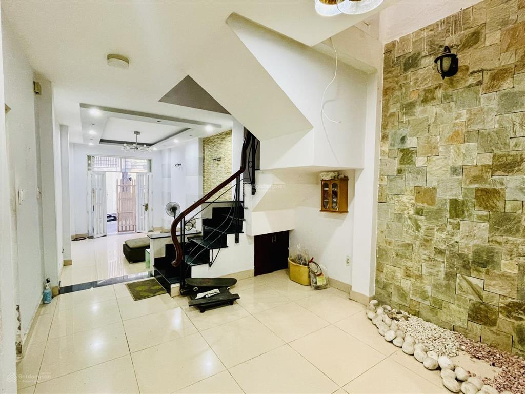 Hiếm,ngay khu phan xích long phú nhuận , 60m2 3 tầng 4pn.hẻm xe hơi 1 trục,chỉ hơn 10ty tl
