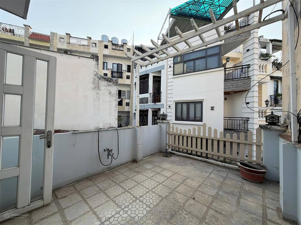 Hiếm,ngay khu phan xích long phú nhuận , 60m2 3 tầng 4pn.hẻm xe hơi 1 trục,chỉ hơn 10ty tl