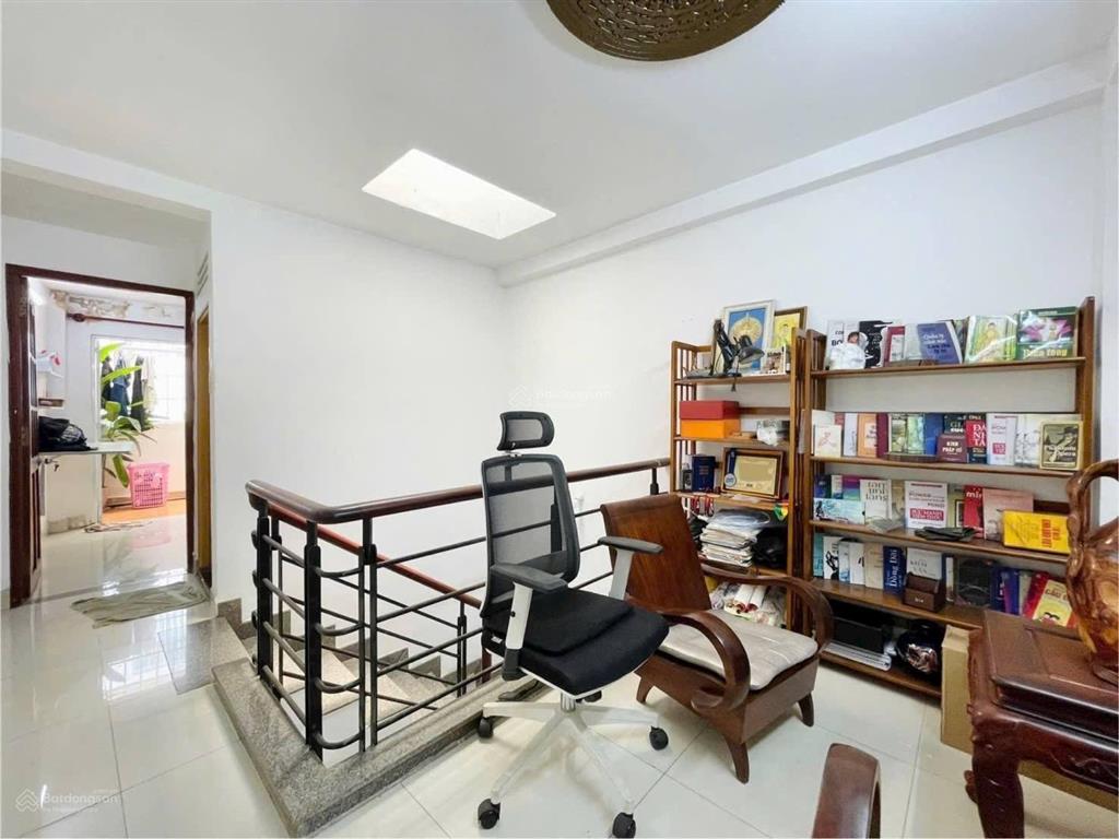 Hiếm  nhỉnh 8 tỷ nhà 50m² 4pn hẻm xe hơi thông ngay ngã tư phú nhuận