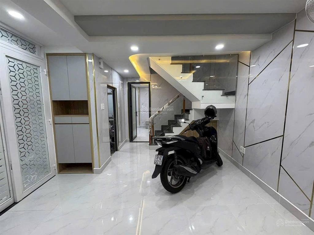 Nhỉnh 8ty,có nhà khu vip đoàn thị điểm sát hẻ xe tải thông phan xích long,phú nhuận