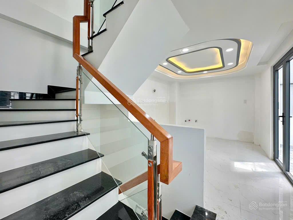 Nhỉnh 8ty,có nhà khu vip đoàn thị điểm sát hẻ xe tải thông phan xích long,phú nhuận