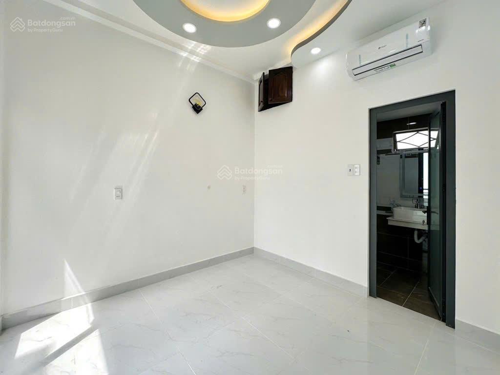 Nhỉnh 8ty,có nhà khu vip đoàn thị điểm sát hẻ xe tải thông phan xích long,phú nhuận